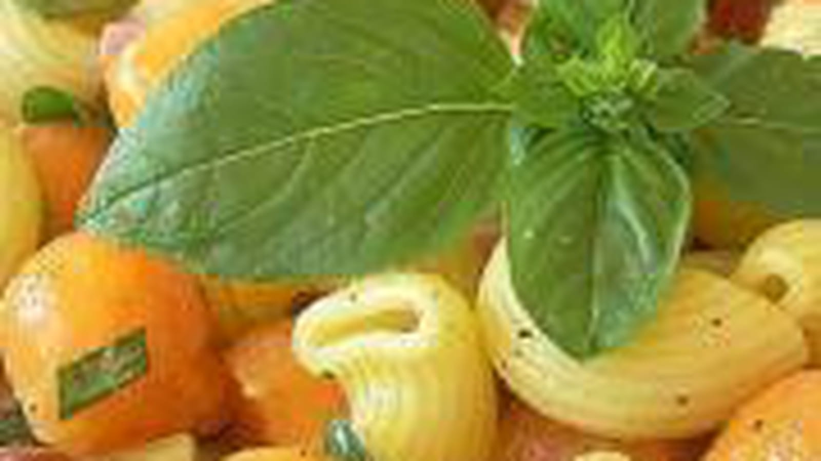 Pâtes au melon, jambon de Parme et basilic