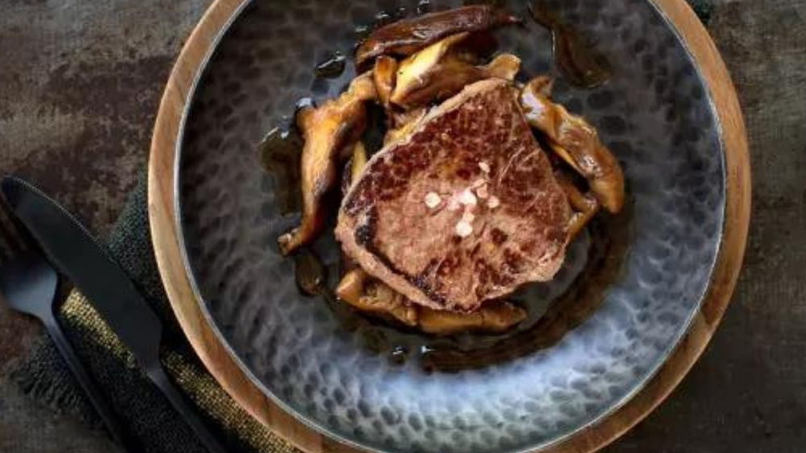 Pavés de boeuf wagyu, shiitakés mijotés au soja