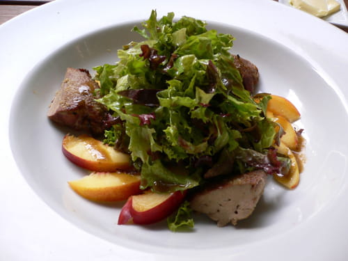 Salade de foies de volaille aux pêches
