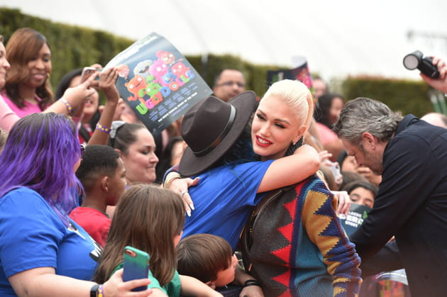 Gwen Stefani entour&eacute;e de fans &agrave; Los Angeles
