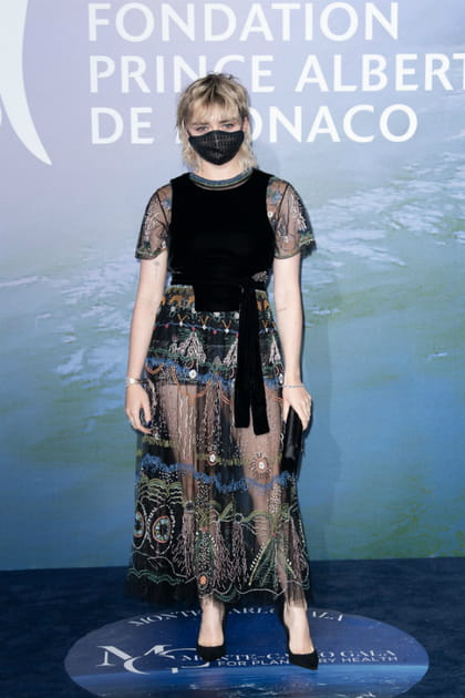 FLOP : Maisie Williams en tenue transparente