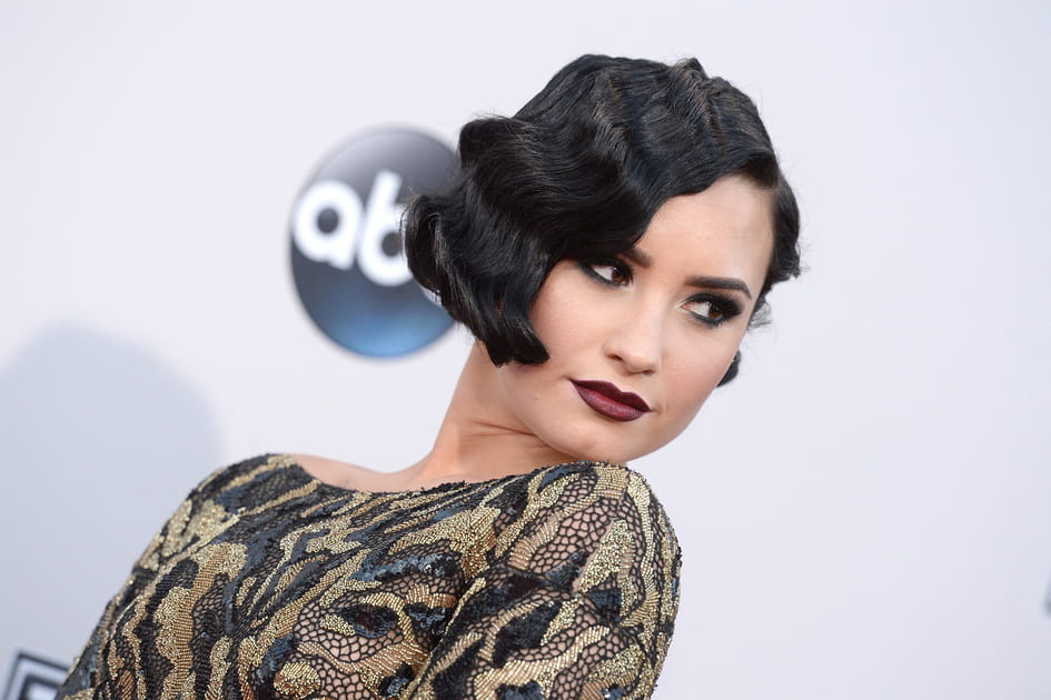 La coloration noir corbeau de Demi Lovato