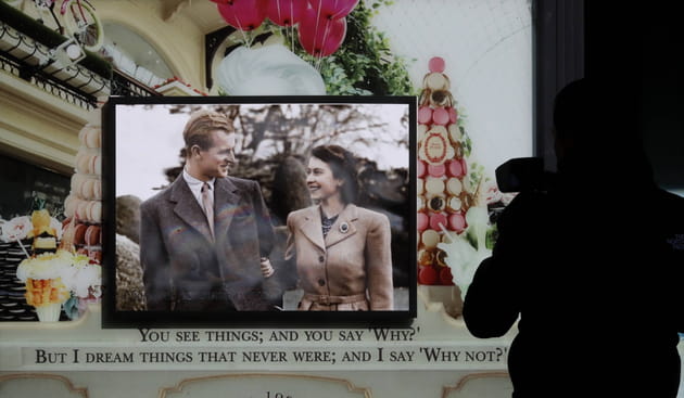 Une photo de jeunesse du couple royal en hommage au prince Philip