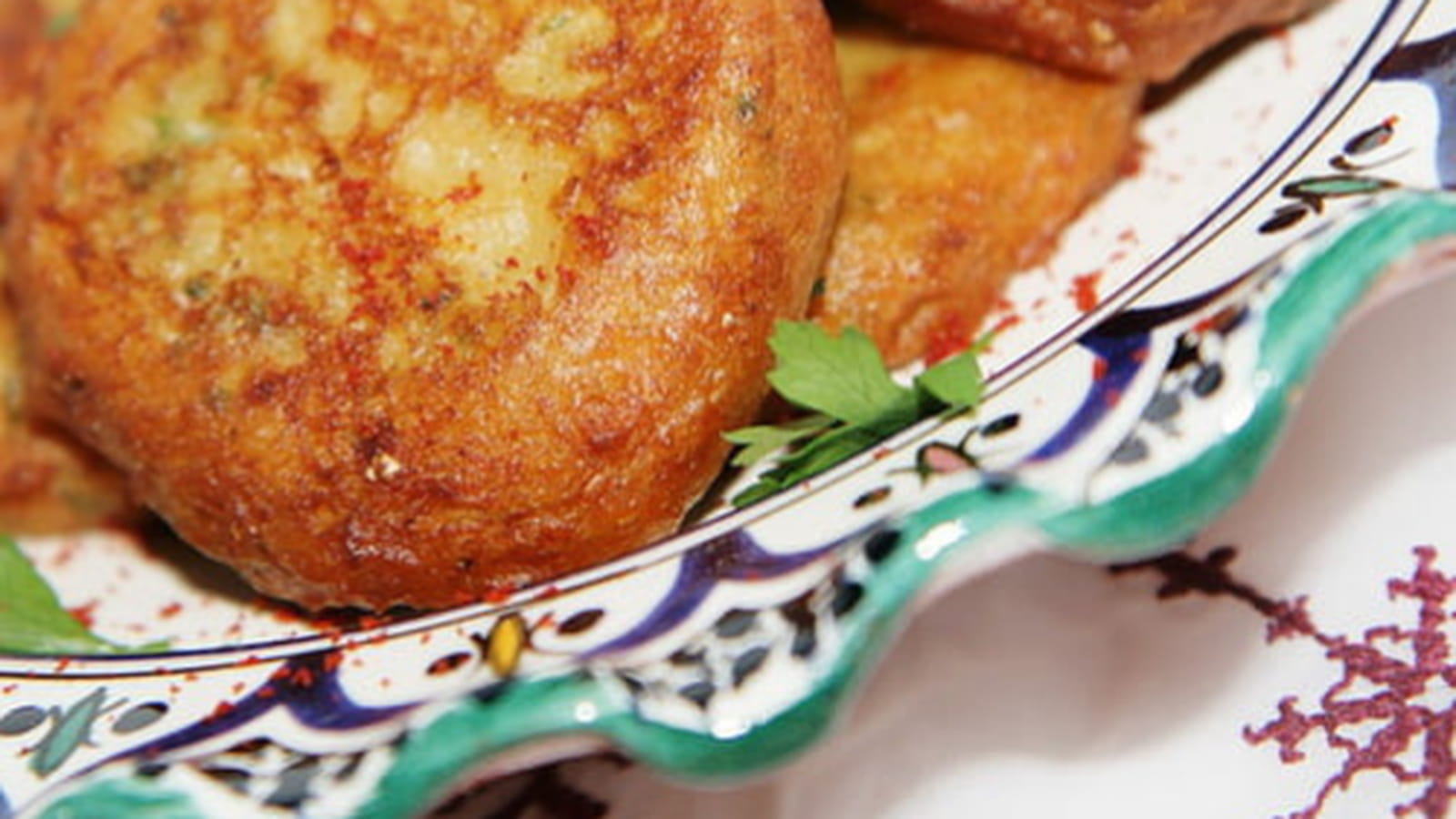 Beignets d'aubergine et pomme de terre (Maakouda)