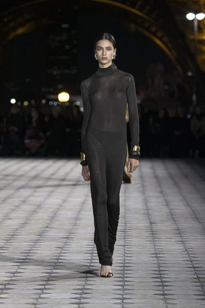 Look 21&nbsp;du d&eacute;fil&eacute; Saint Laurent