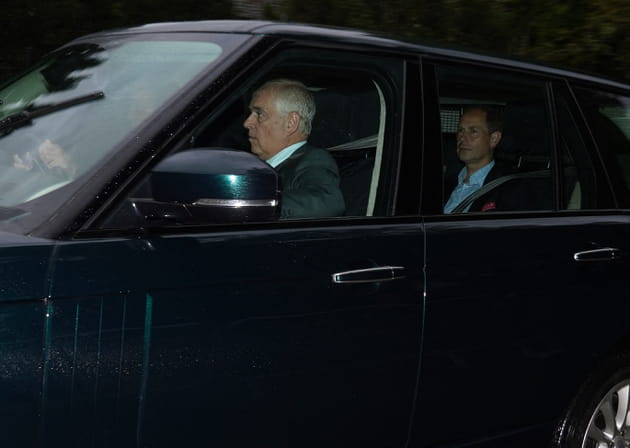 La famille royale &agrave; Balmoral au chevet de la reine