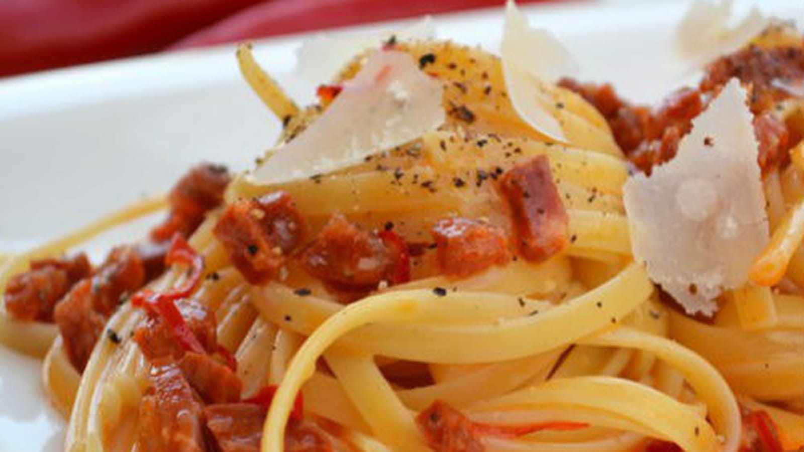 Pâtes linguine au chorizo et piment rouge