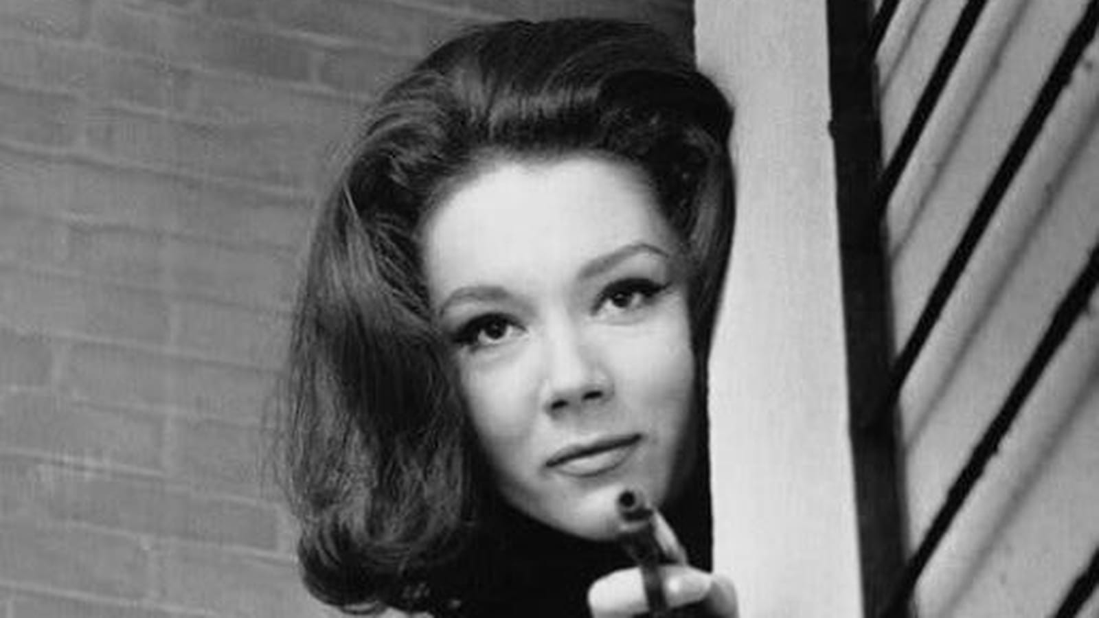 Diana Rigg piste les méchants 