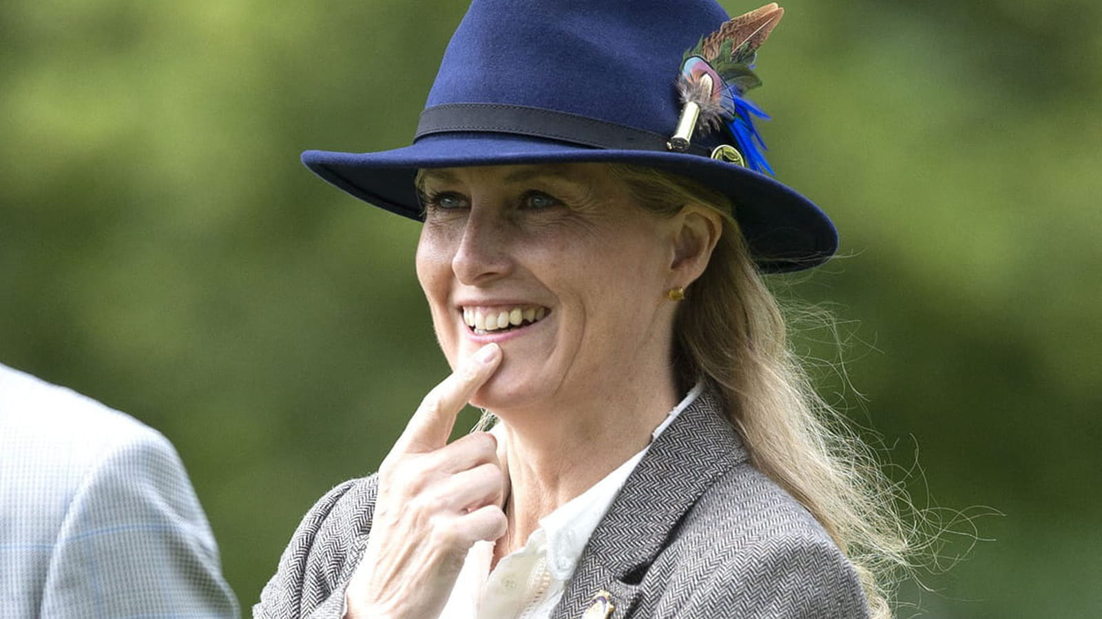 Sophie d'Edimbourg avec son panama bleu à plumes 