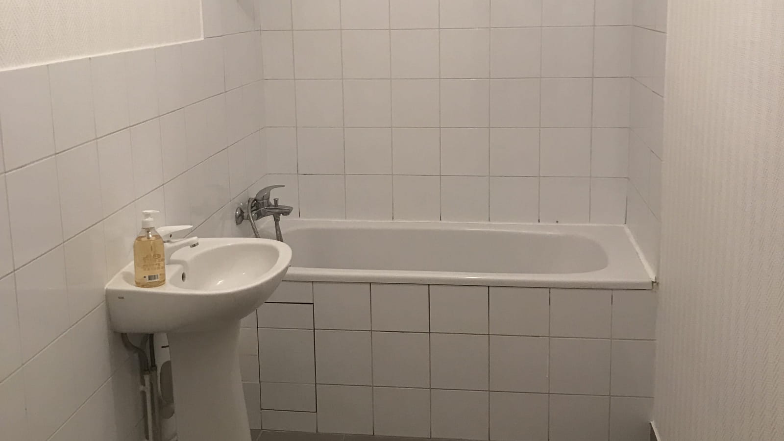 Salle de bains avant
