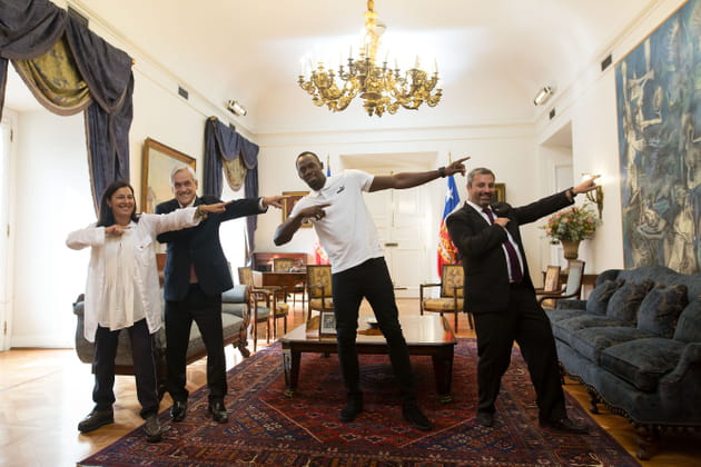 Le président chilien Sebastian Pinera et ses collègues prennent la pose avec Usain Bolt