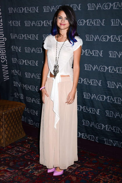 Selena Gomez en jupe longue