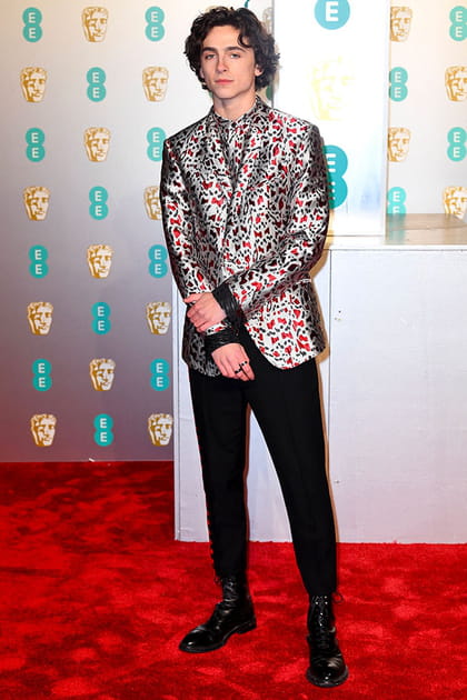 Timothée Chalamet en pantalon noir et veste imprimée Haider Ackermann