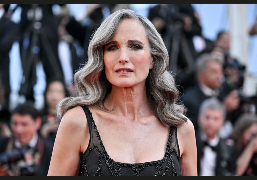 Andie MacDowell, glamour avec ses boucles d&eacute;finies