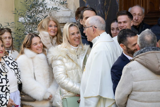 Obs&egrave;ques d'Evelyne Leclercq&nbsp;: sa fille C&eacute;line et sa petite-fille Ondine ont respect&eacute; le dress code