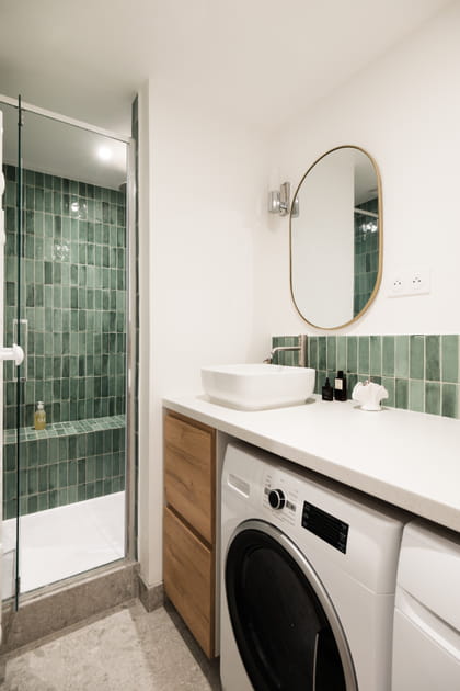 Apr&egrave;s&nbsp;: une salle d'eau bien organis&eacute;e et d&eacute;cor&eacute;e avec go&ucirc;t