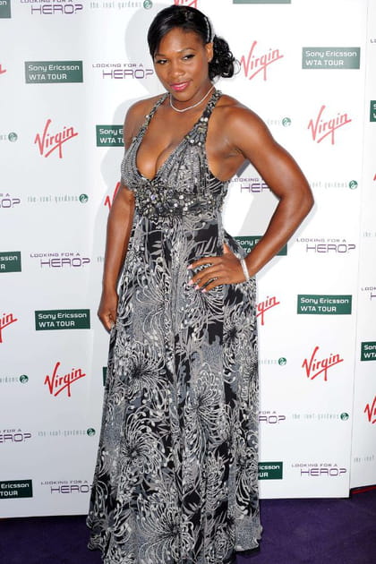 Serena Williams en robe imprimée décolletée