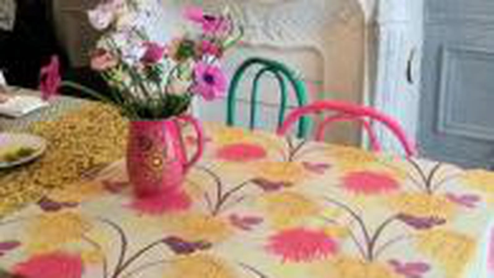 Sur la table