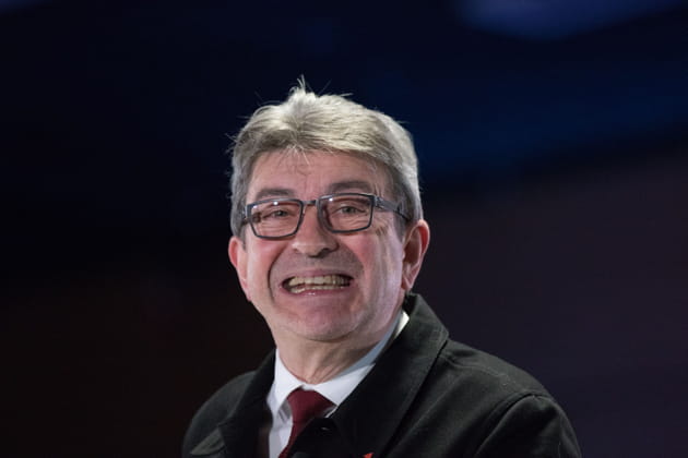 Jean-Luc Mélenchon fait la grimace au Palais des Congrès de Saint-Brieuc