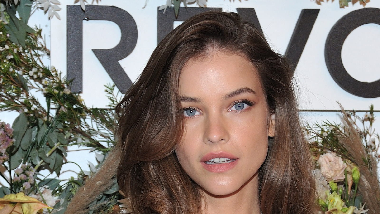 Barbara Palvin sans frange