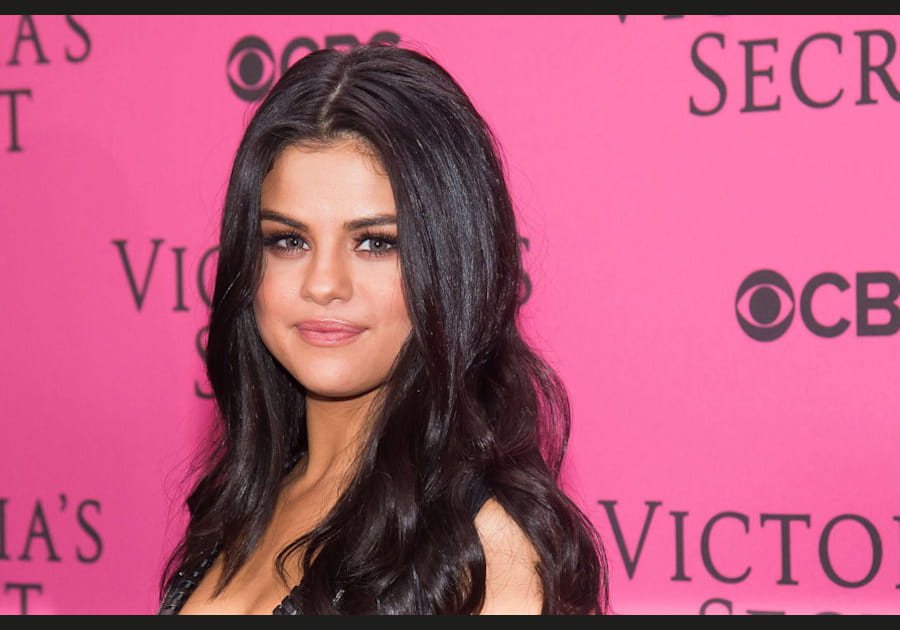 Les lentilles bleues de Selena Gomez