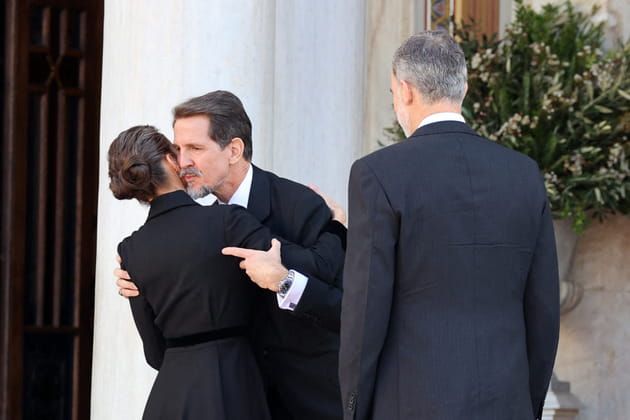 Letizia d'Espagne et son mari le roi Felipe adressent leurs condoléances à Paul de Grèce, aux obsèques de Constantin II de Grèce