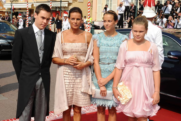 Stéphanie de Monaco entourée de ses 3 enfants en 2011 : Louis et Pauline Ducruet ainsi que Camille Gottlieb
