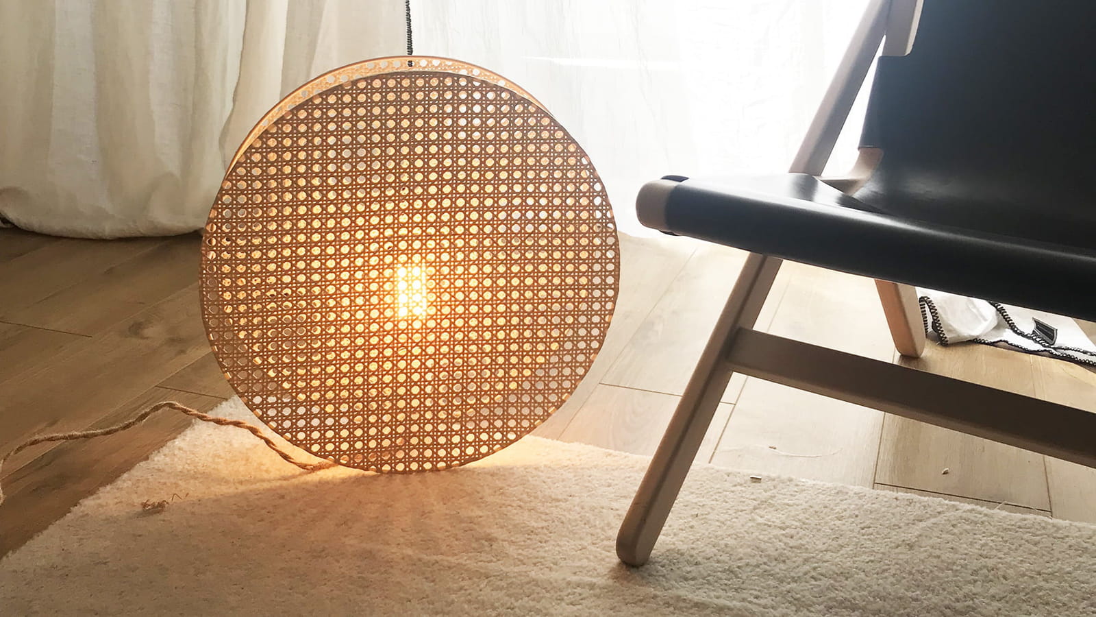 Lampe en cannage 