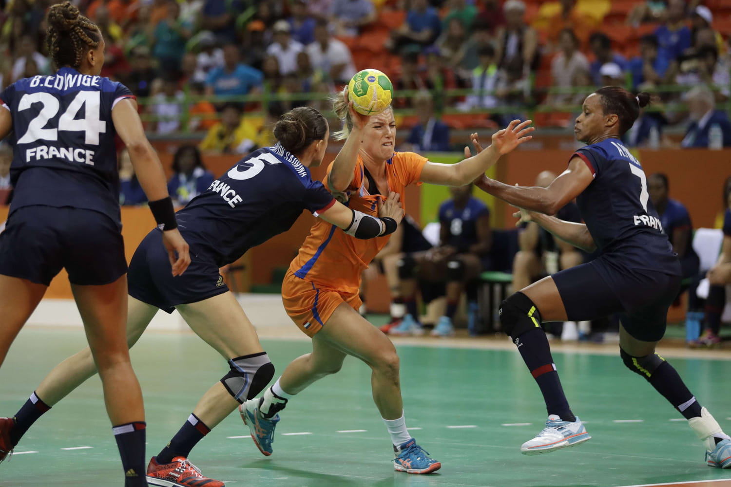 Des handballeuses auraient subi un test de grossesse contre leur gré