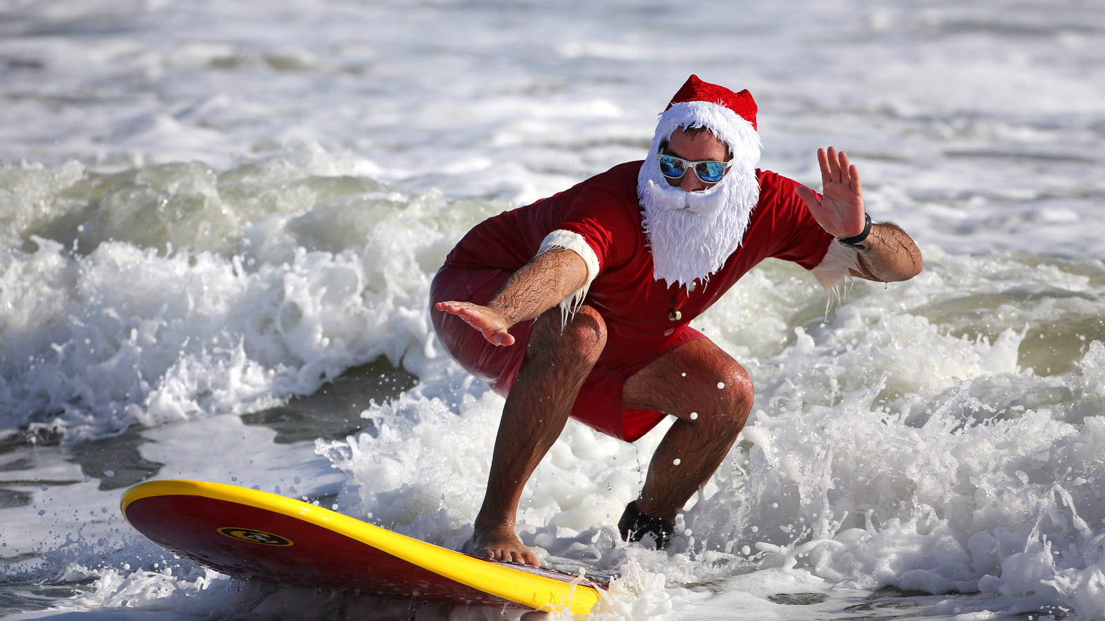 Père Noël surfeur