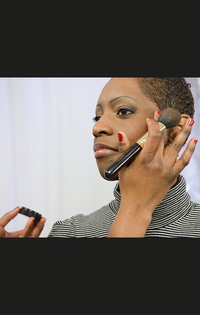 Du blush pour galber les pommettes