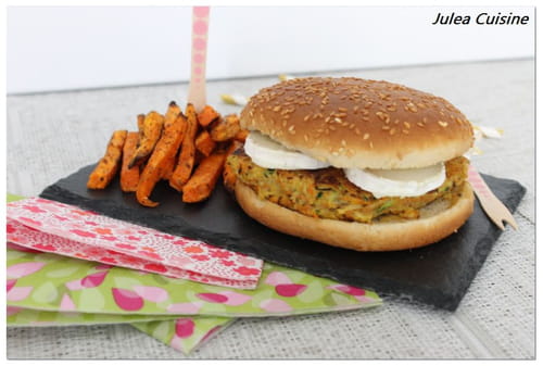 Burger, galette de pomme de terre, carotte et courgette, et chèvre