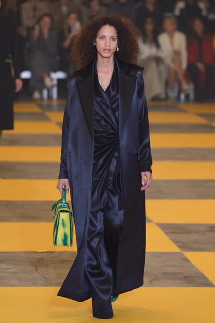 No&eacute;mie Lenoir lors du d&eacute;fil&eacute; Off-White automne-hiver 2019-2020