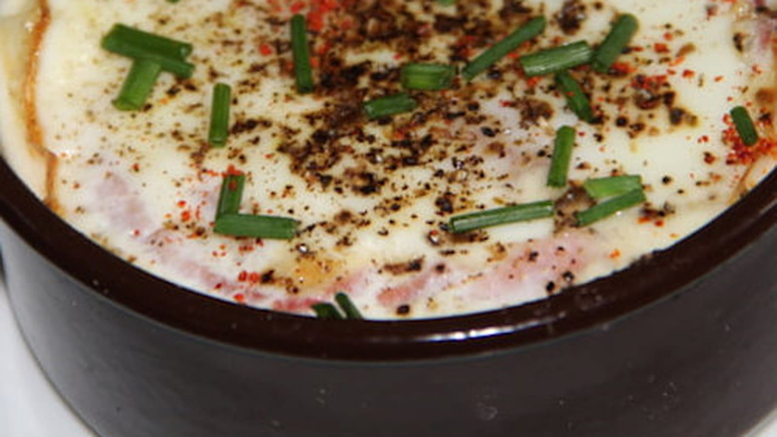 Oeufs cocotte au jambon et Saint-Nectaire