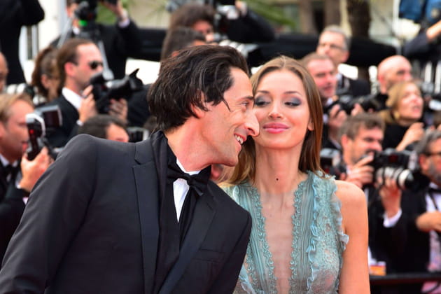 Adrien Brody amuse sa compagne, la belle Lara Lieto