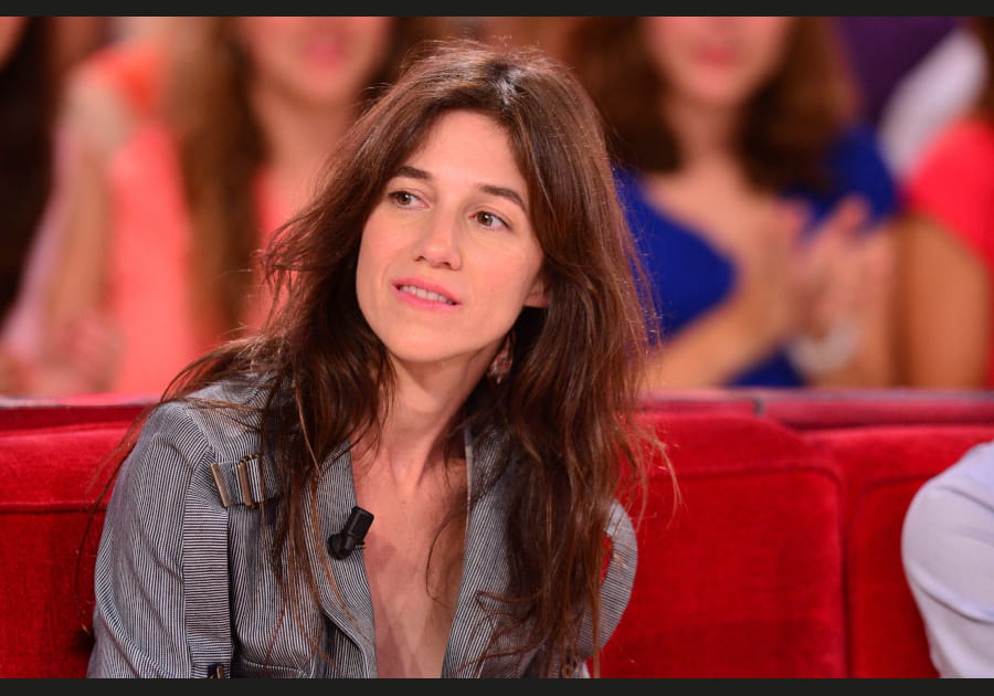 Charlotte Gainsbourg, charmante avec ses l&egrave;vres ros&eacute;es
