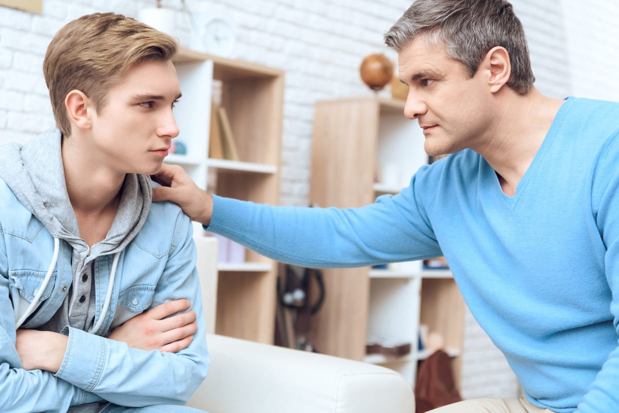 Frauen flirt gestik Frauen flirt gestik