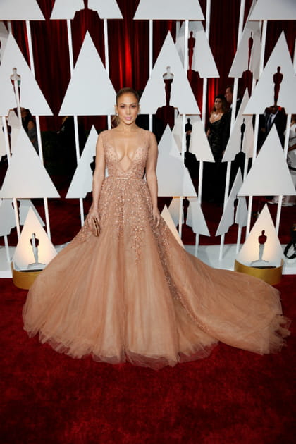 Jennifer Lopez en robe maxi nude Elie Saab