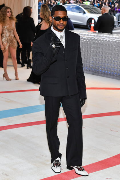 Usher en smoking noir Bianca Saunders