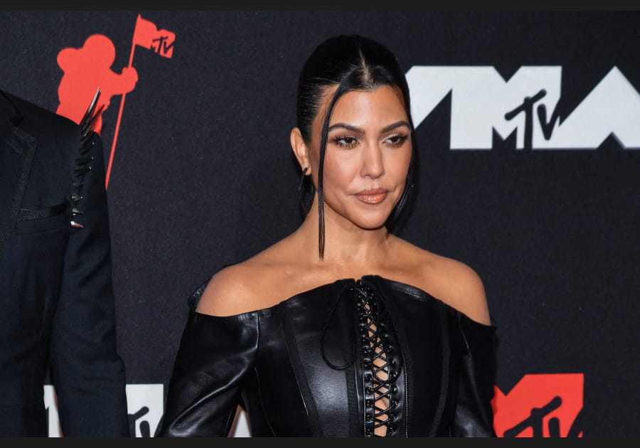 Kourtney Kardashian mise sur le yoga pour rester mince