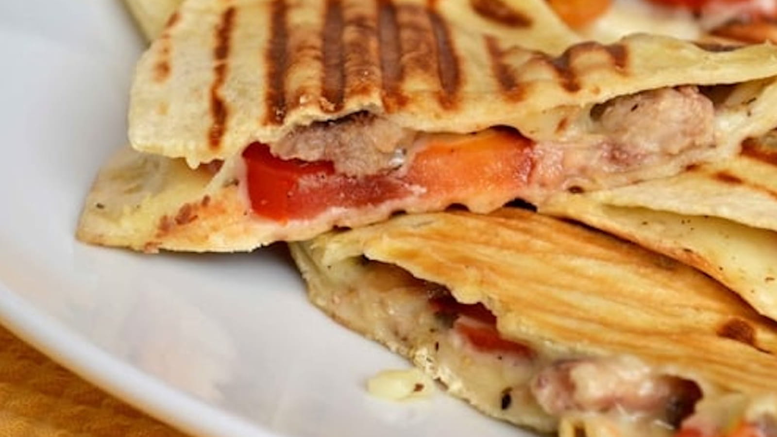 Quesadillas aux sardines, tomates et mozzarella