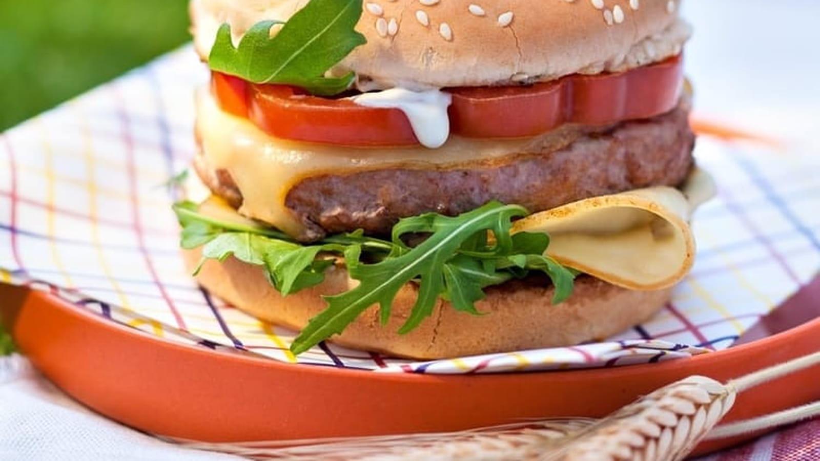Burger de veau tomate et sauce au miel