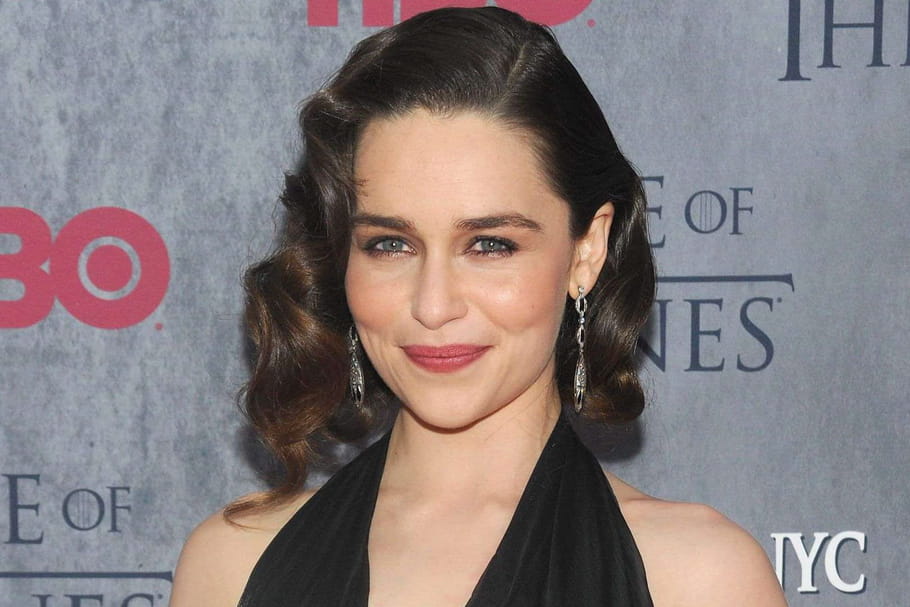 Emilia Clarke (GOT), en couple : qui a séduit la Mère des Dragons ?