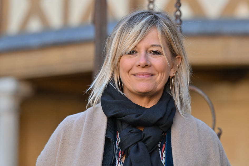 Raie sur le c&ocirc;t&eacute; et carr&eacute; d&eacute;coiff&eacute; de Flavie Flamant