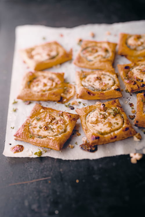 Tartelettes feuilletées au chèvre et aux noix