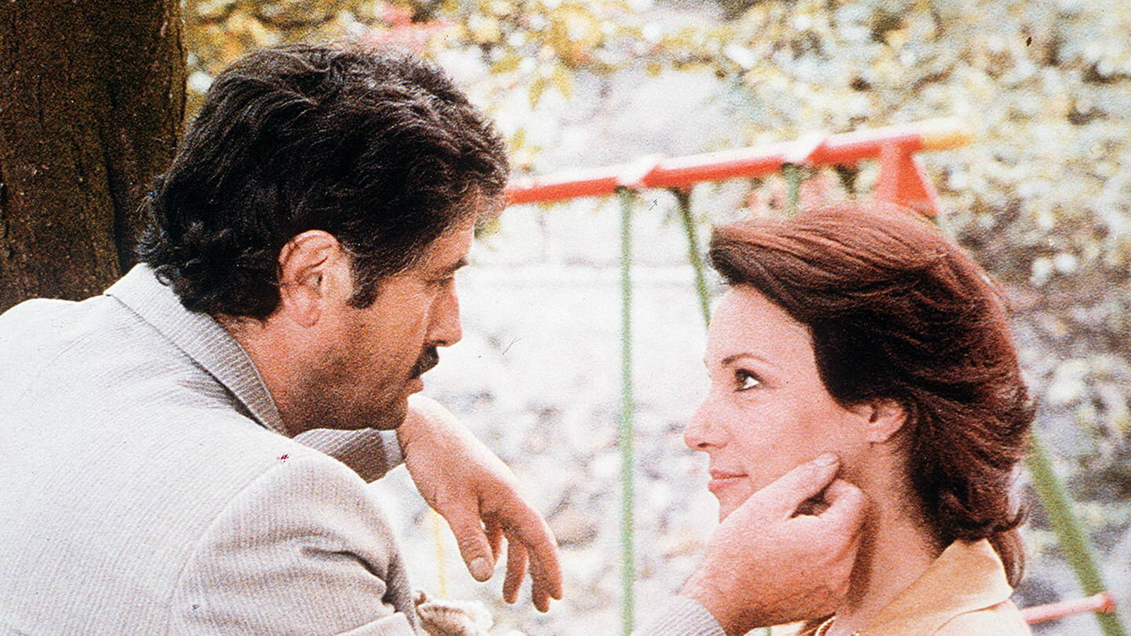 Tendre avec Bernadette Lafont dans "Retour en force" de Jean-Marie Poiré (1980)