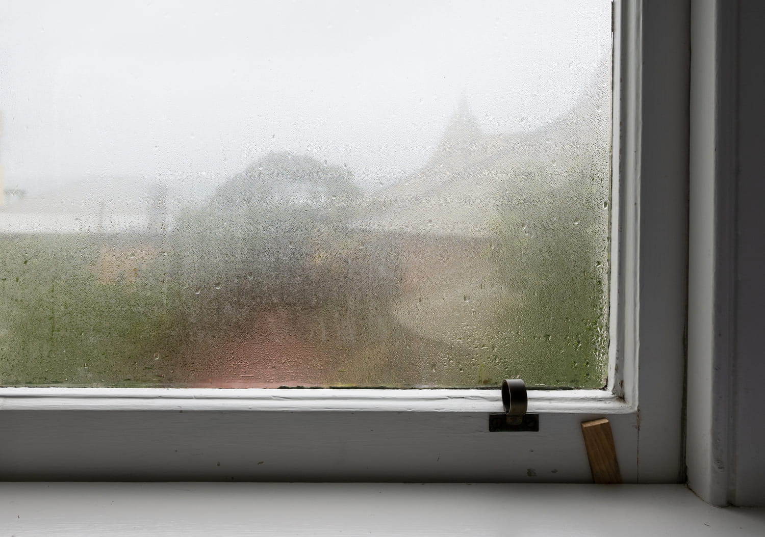 This 2 euro product prevents windows from fogging up all fall