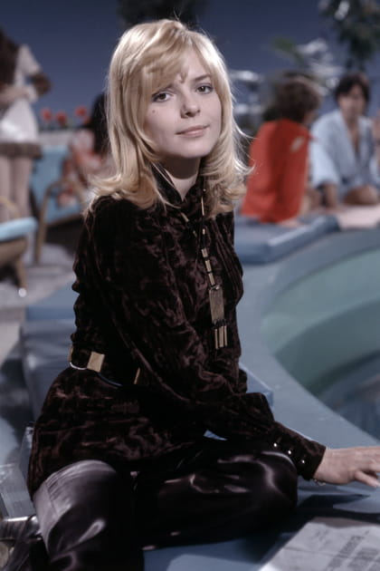 France Gall en pantalon de cuir et tunique en velours