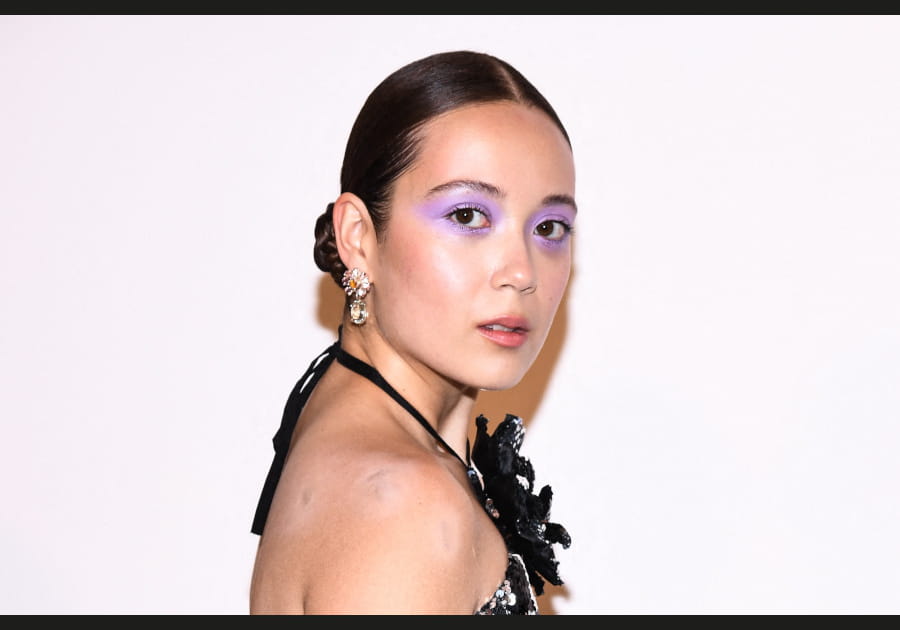 Le fard &agrave; paupi&egrave;res monochrome de Laufey