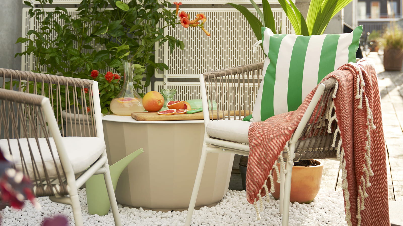 Petit salon de jardin